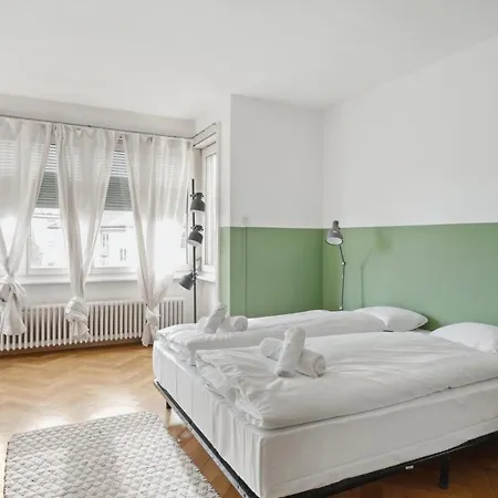 For Explorers 224 Apartman *